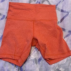 I’m selling lululemon biker shorts. Color is a coraly pink. Size 6 woman’s.